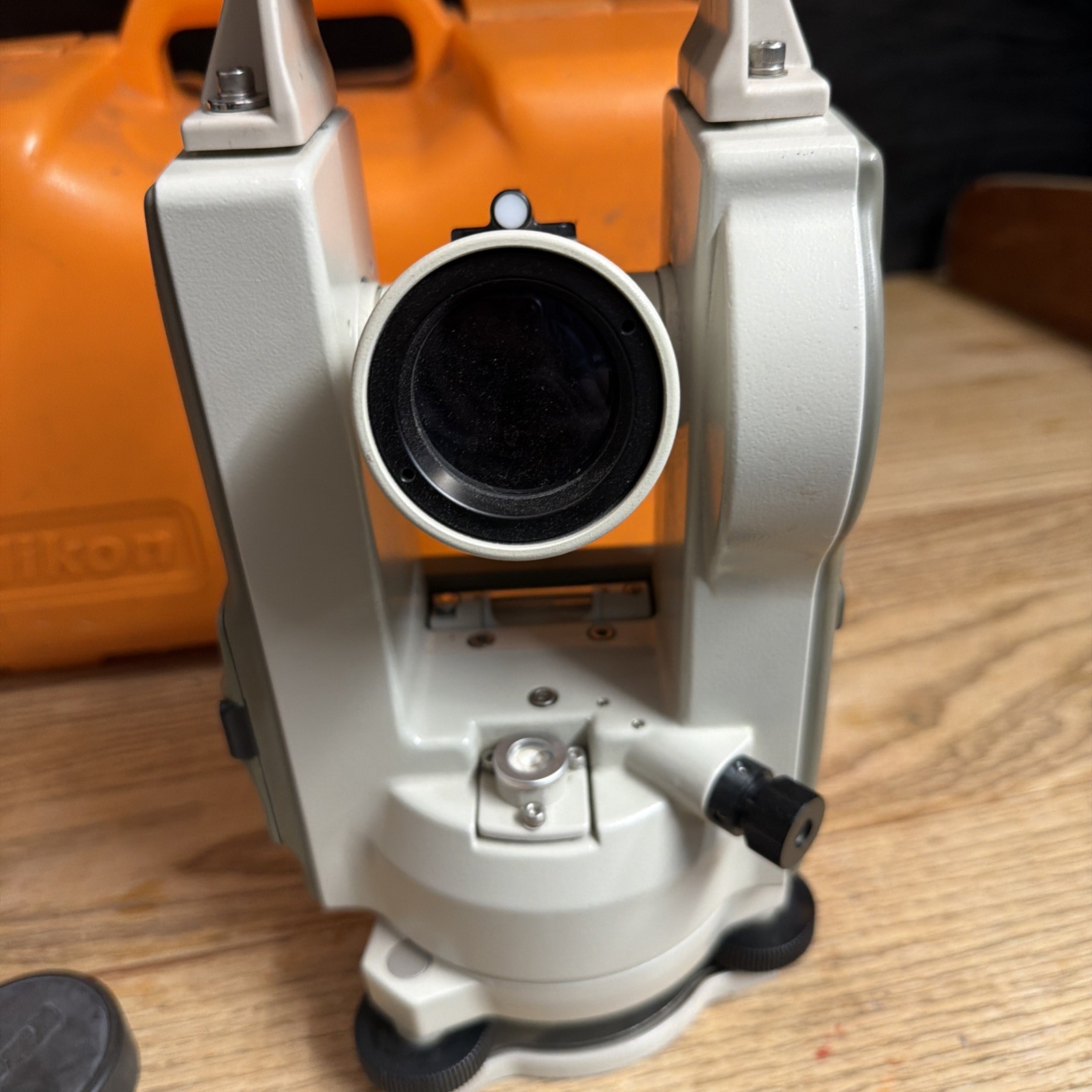 NIKON NE-20S Digital Electronic Theodolite Transit - Turns On - Untested