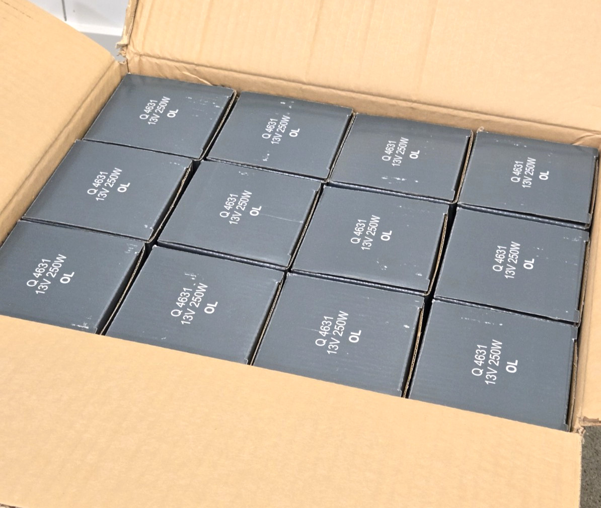 Oshino Q4631 Aircraft Landing Light PAR36 13V 250W Sealed Beam Lamps *NIB