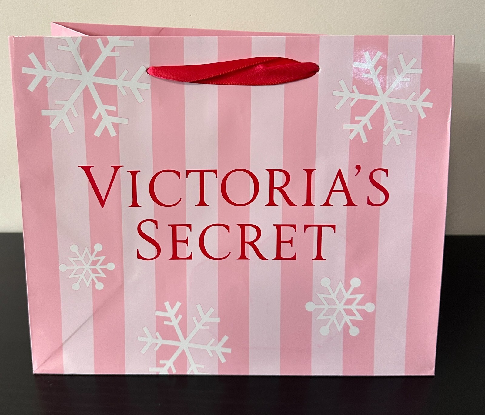 10 Holiday Design Victoria's Secret MEDIUM Paper Pink Shopping Favor Paper Bags