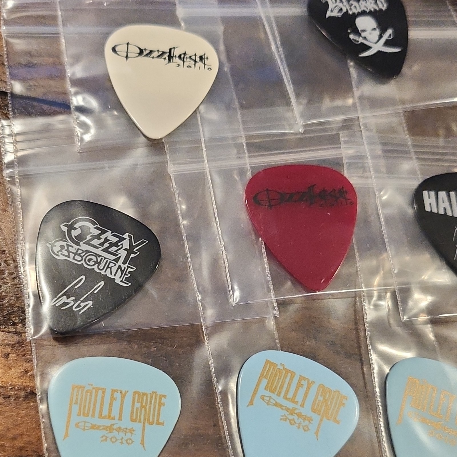 Ozzy Osbourne Ozzfest 2010 Guitar Pick Set w/ Halford, Mötley Crüe & Case