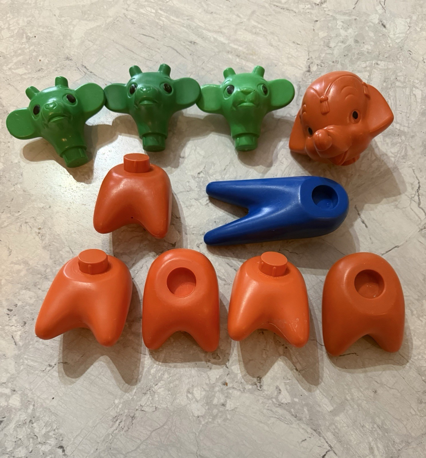 Tupperware Vintage Zoo-It-Yourself Animal Kit. 87 Pcs. 17 Animals.