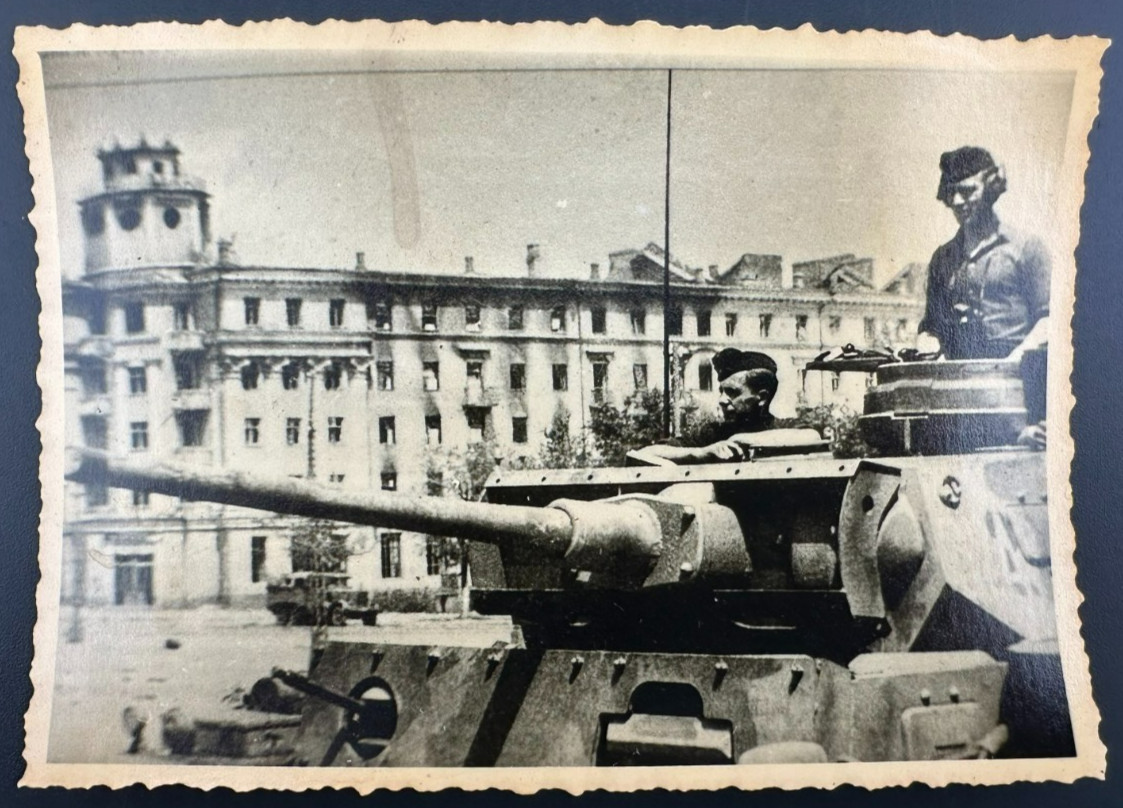 WW II Photo German ---- Panzer Crew - Iron Cross