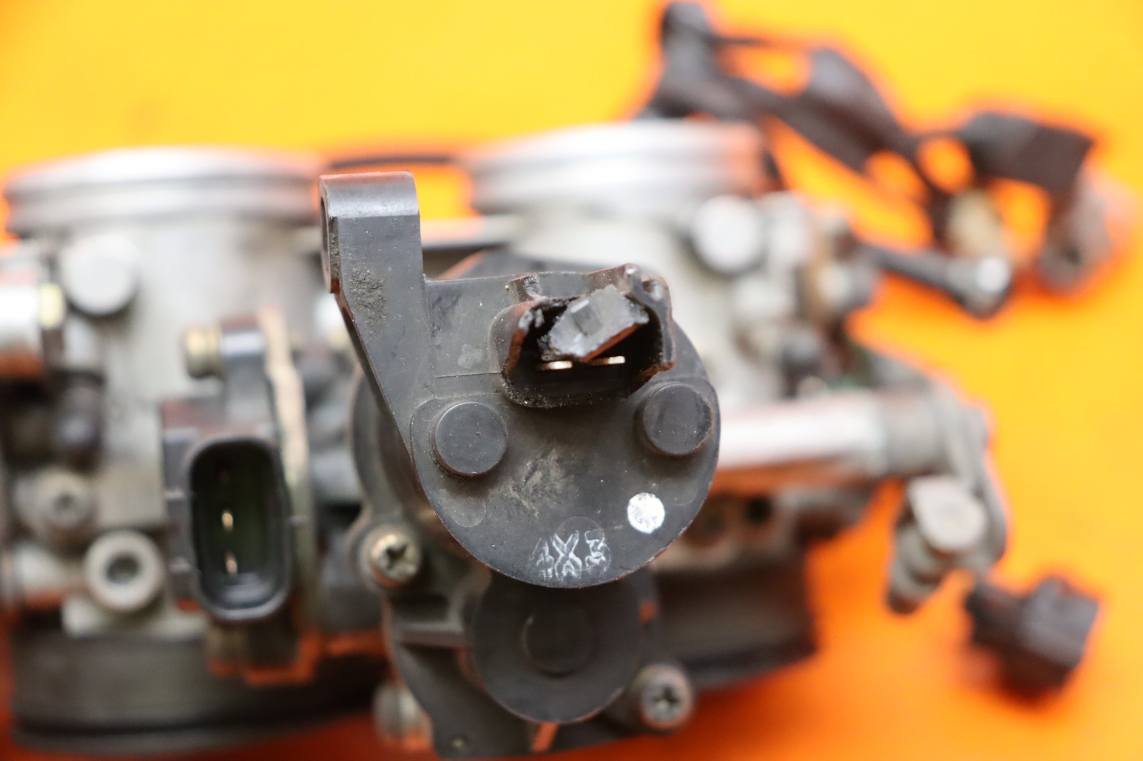 2004-2005 KAWASAKI NINJA ZX10R OEM MAIN FUEL INJECTORS / THROTTLE BODIES