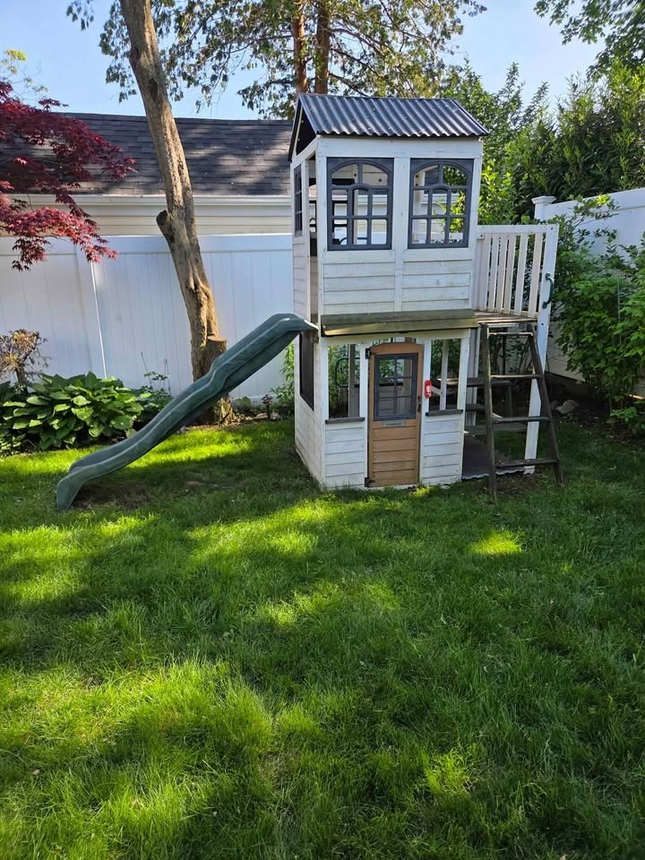 Kidkraft Woodland View Playhouse with Kitchen and Table Feature, Two Levels Dura