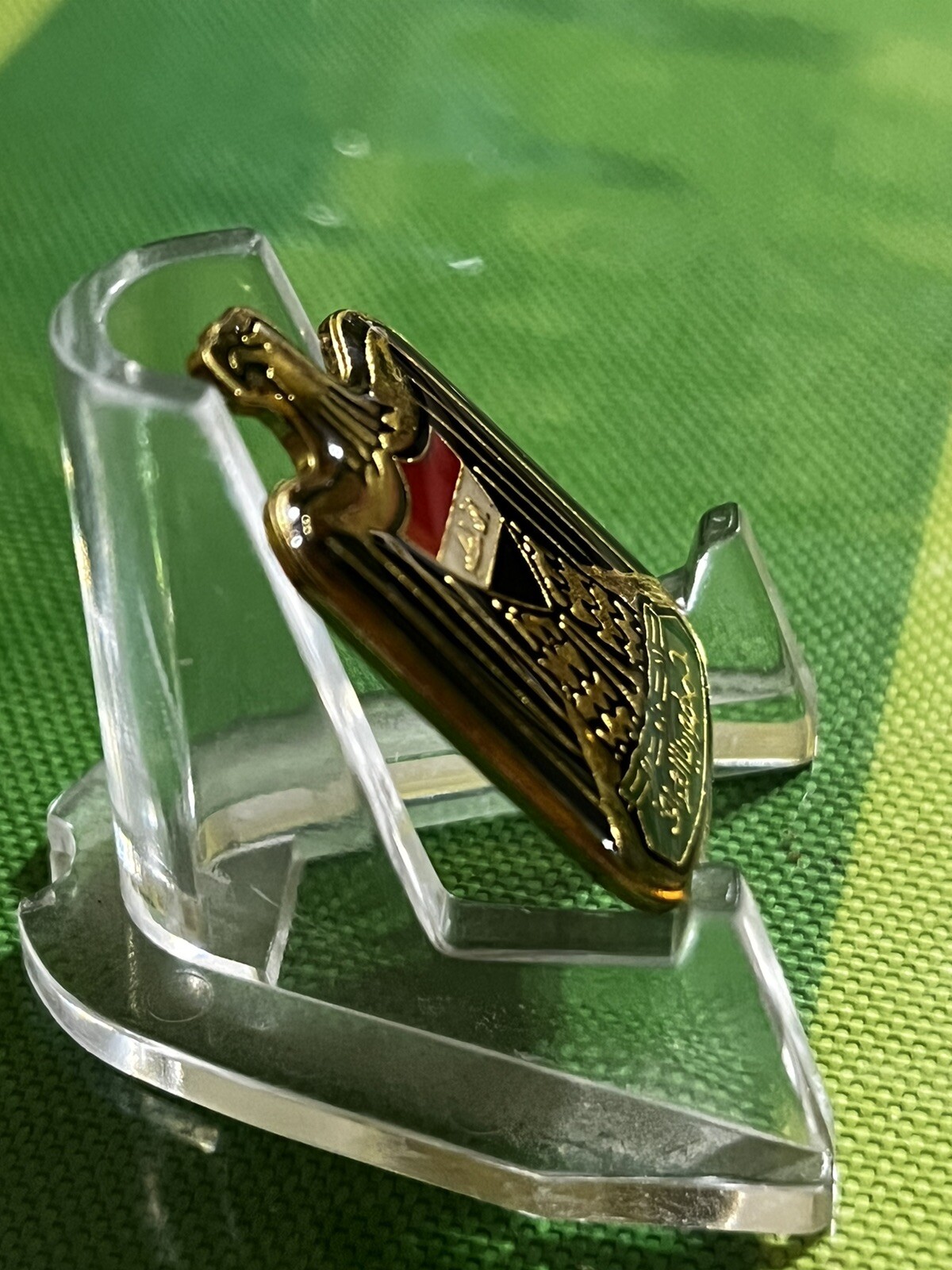 Iraq- Iraqi Armed Forces Beret Cap Color Eagle Pin Badge.