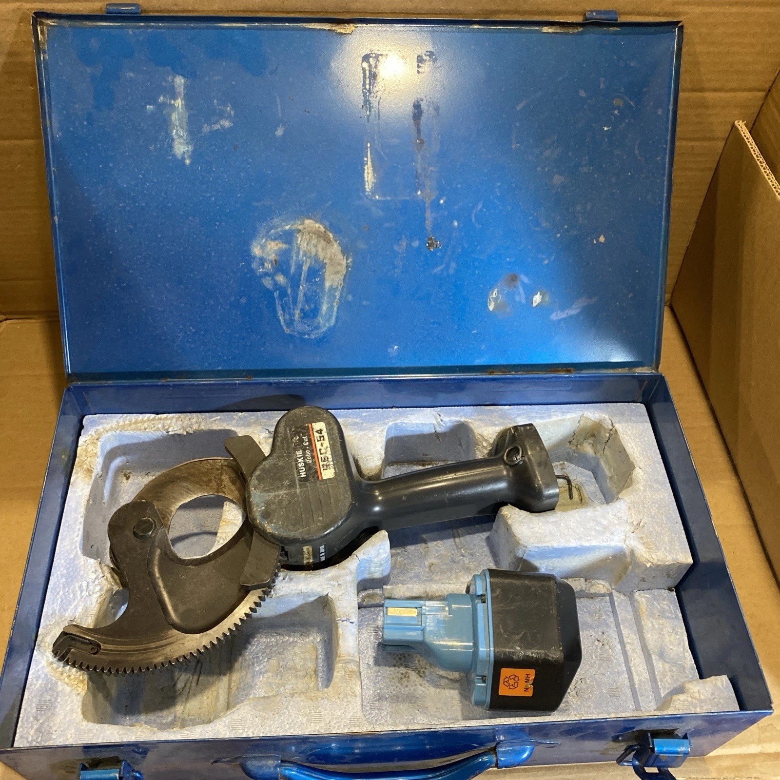 Huskie Robo-Cut Rec54 with Case