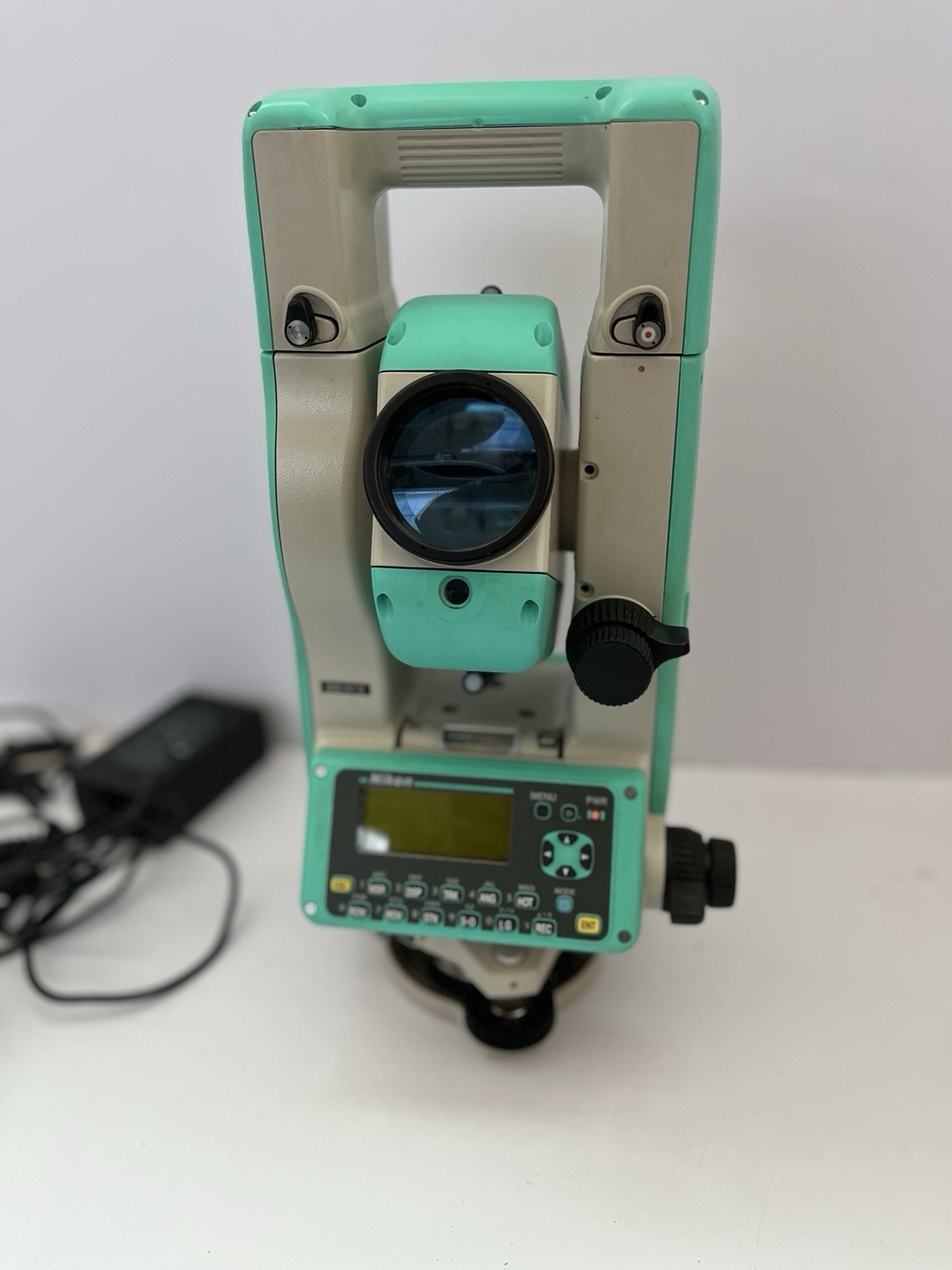Nikon DTM-520 Total Station Surveying Instrument w/ Case