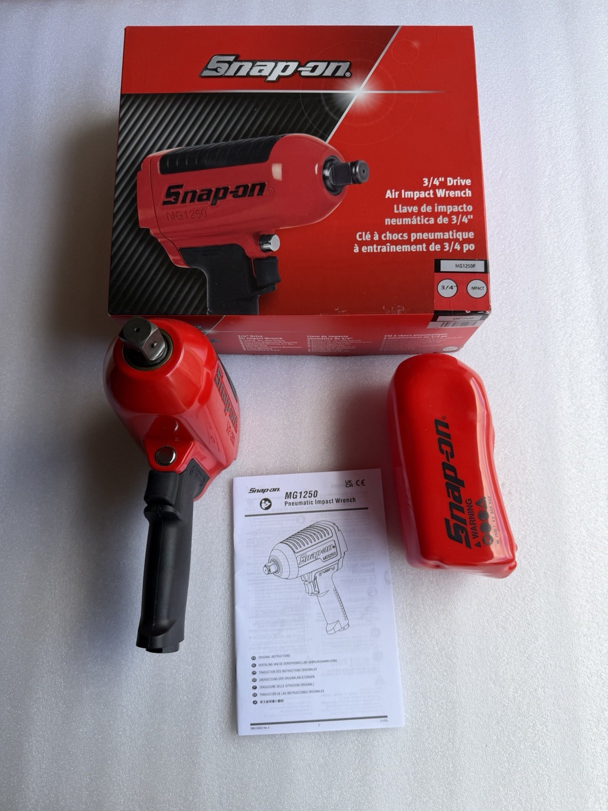 Snap On MG1250P 3/4" Drive Heavy-Duty Air Impact Wrench (Red) ( Brand New)
