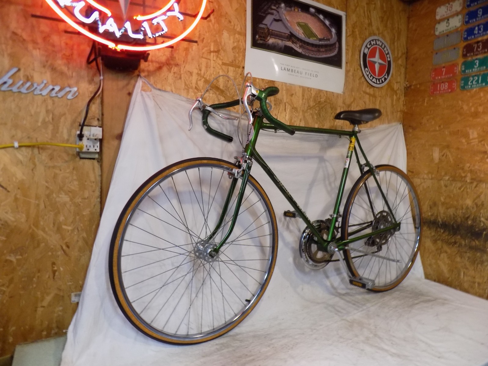 1972 SCHWINN VARSITY MENS 10-SPEED CAMPUS GREEN ROAD BIKE CONTINENTAL RACER 27