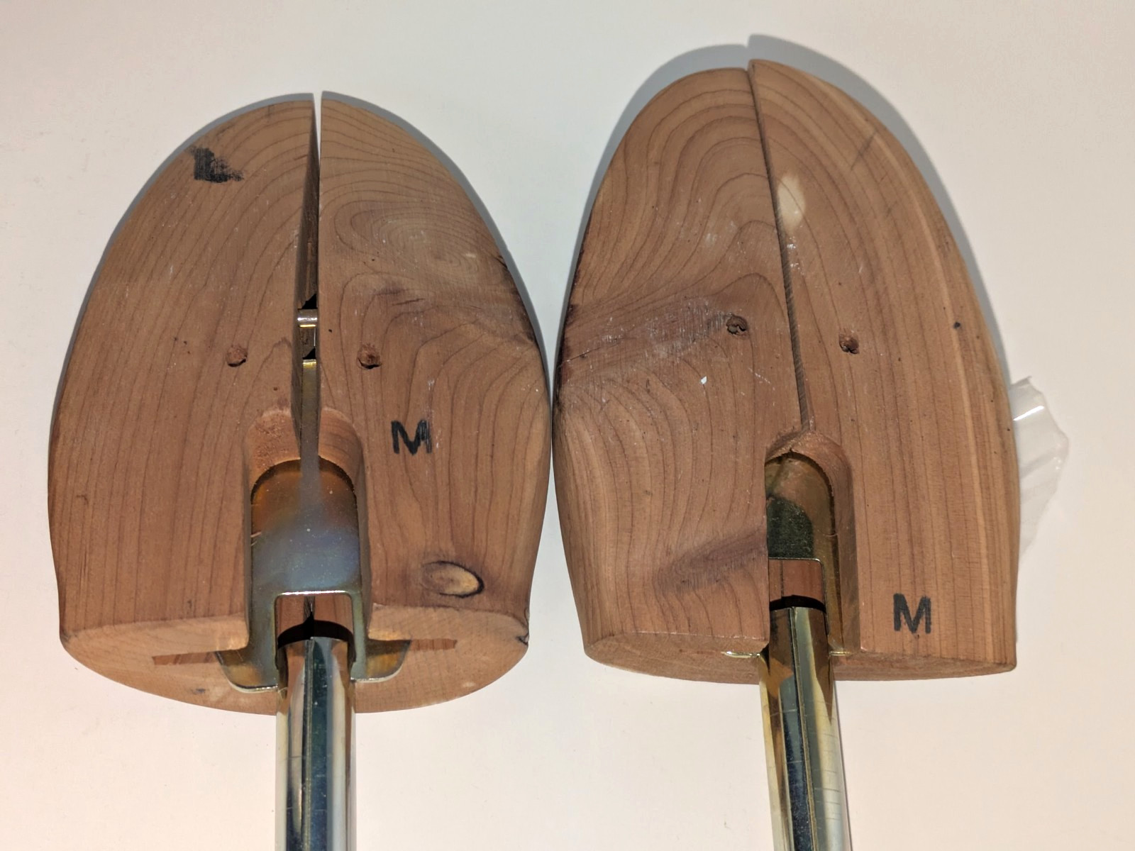 Johnston & Murphy Adjustable Solid Cedar Shoe Tree Men's ~ Medium ~ One Pair