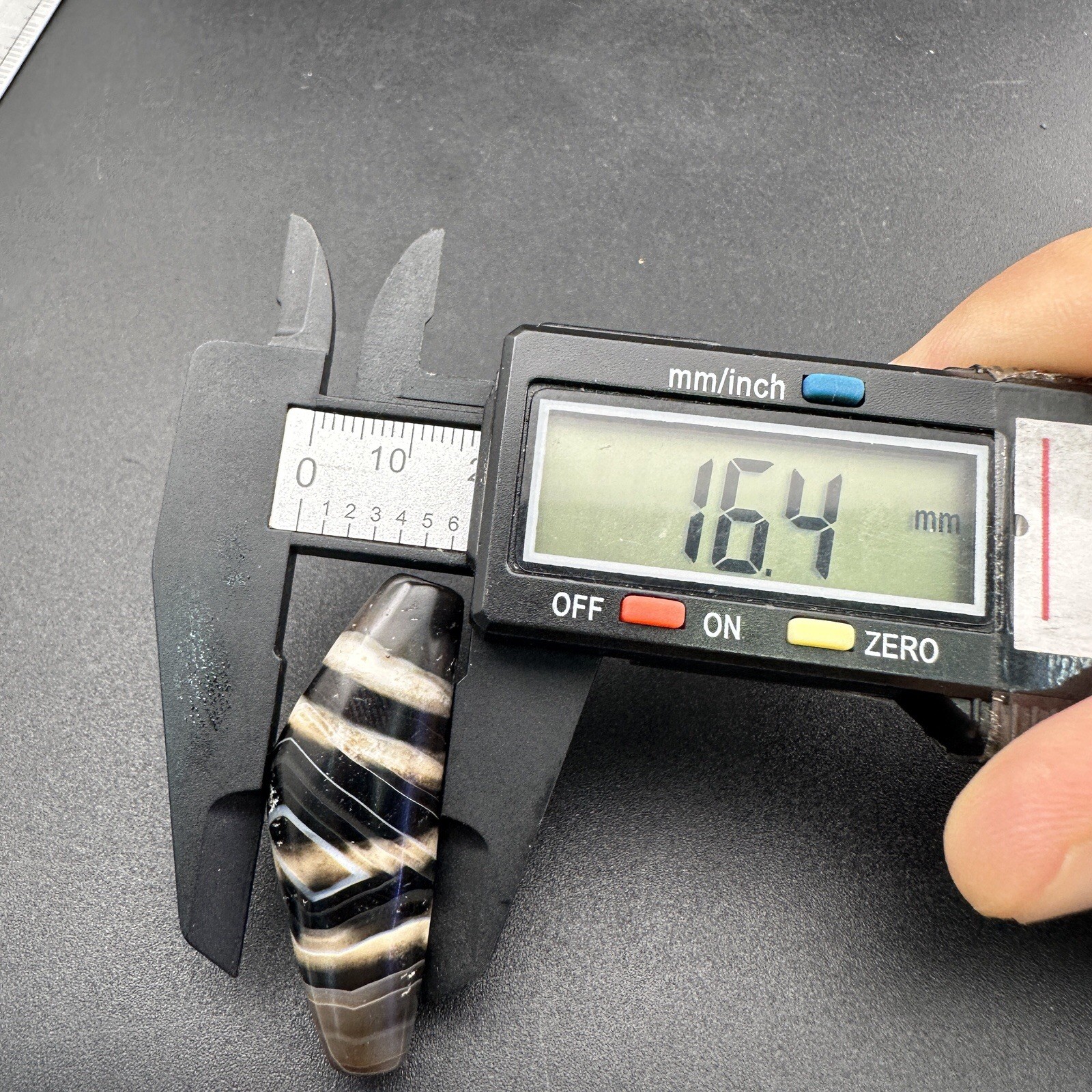 Tibetan Buddhism Agate 4 Stripe Horn Bead Totem Dzi Bead Amulet Pendant