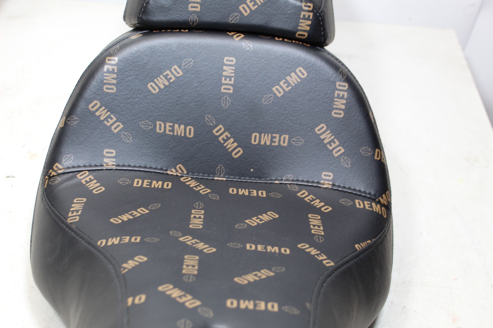 18-26 Harley Softail Two Up Low Rider Reach Seat OEM DEMO