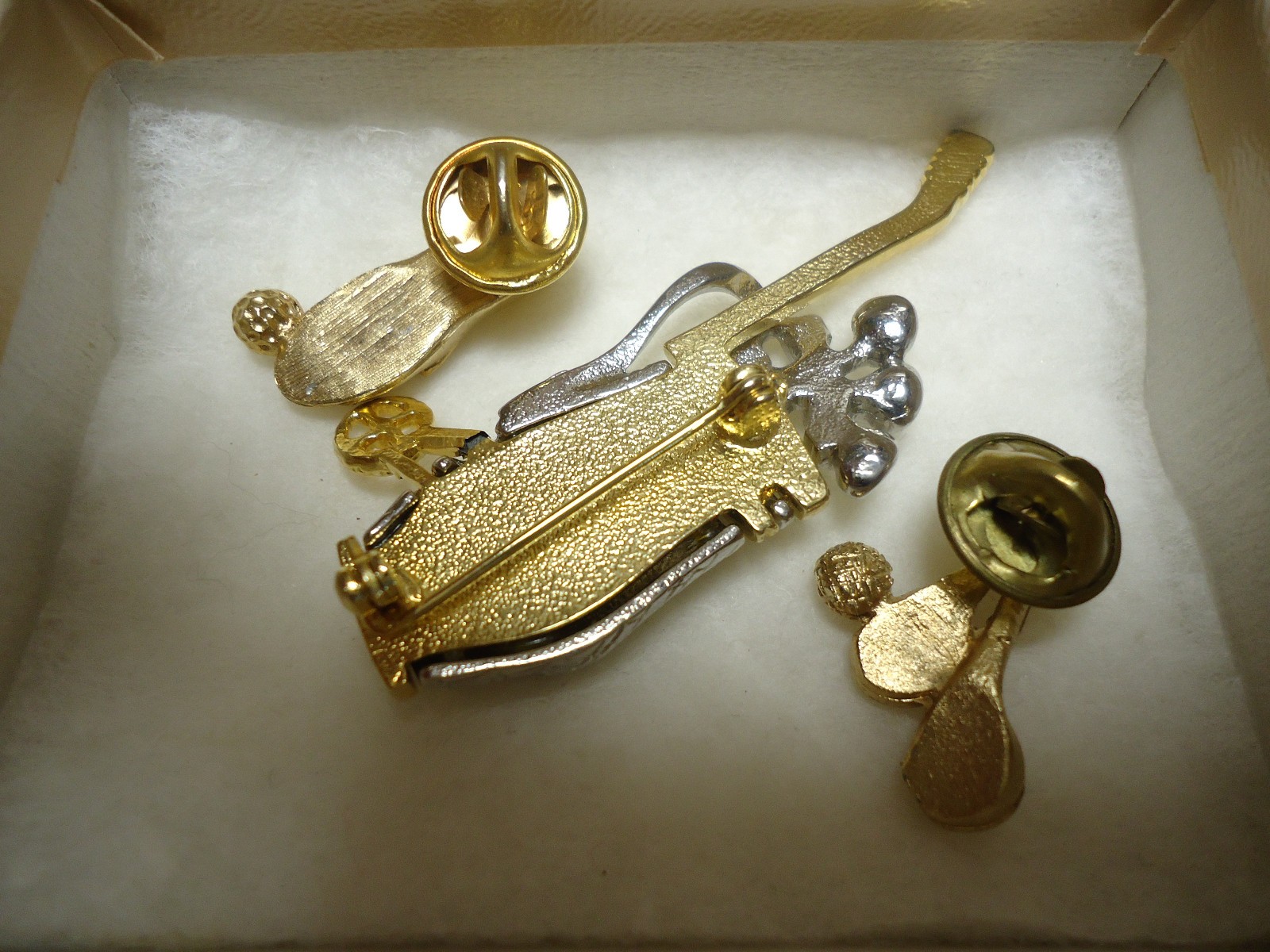 Vintage Golf Golfing Theme Costume Jewelry Pins Brooch lot of 3 in a nice box