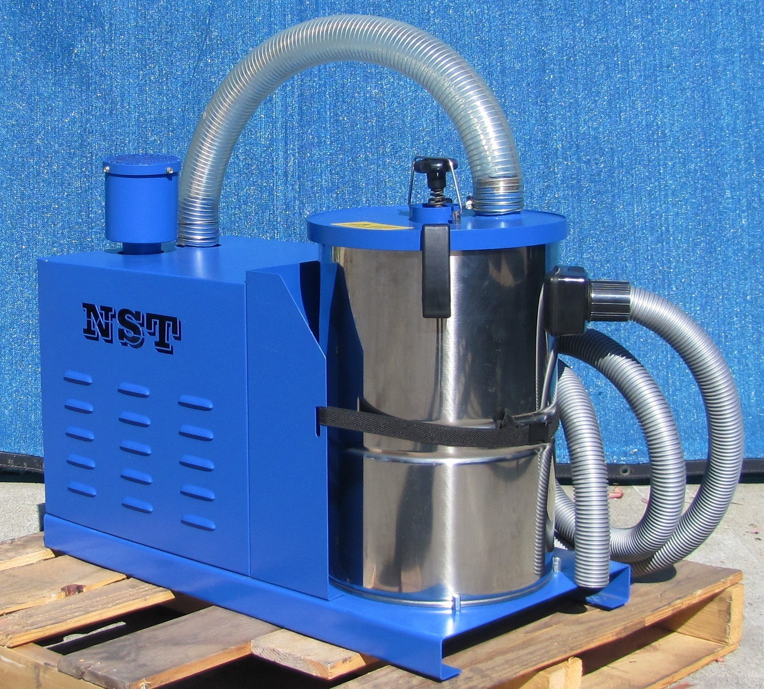 NST 4.5 HP Vacuum Dust Collector With Canister & Hose 230V 3 Ph Strong Suction