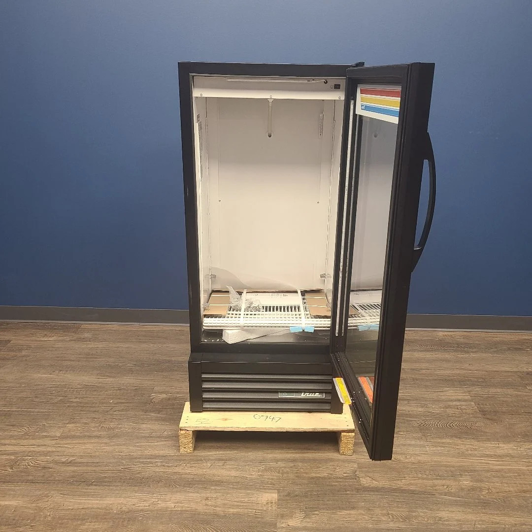 True GDM-10-HC~TSL01 Glass Merchandiser Refrigerator (Scratch & Dent 0947)