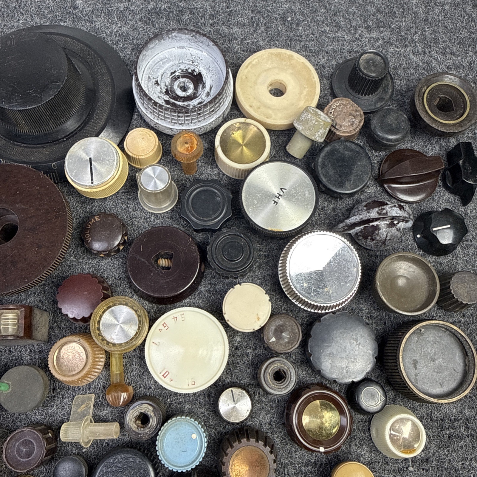 50+ Vintage Radio / TV / Equipment Knobs Used Midcentury Plastic Bakelite LOT