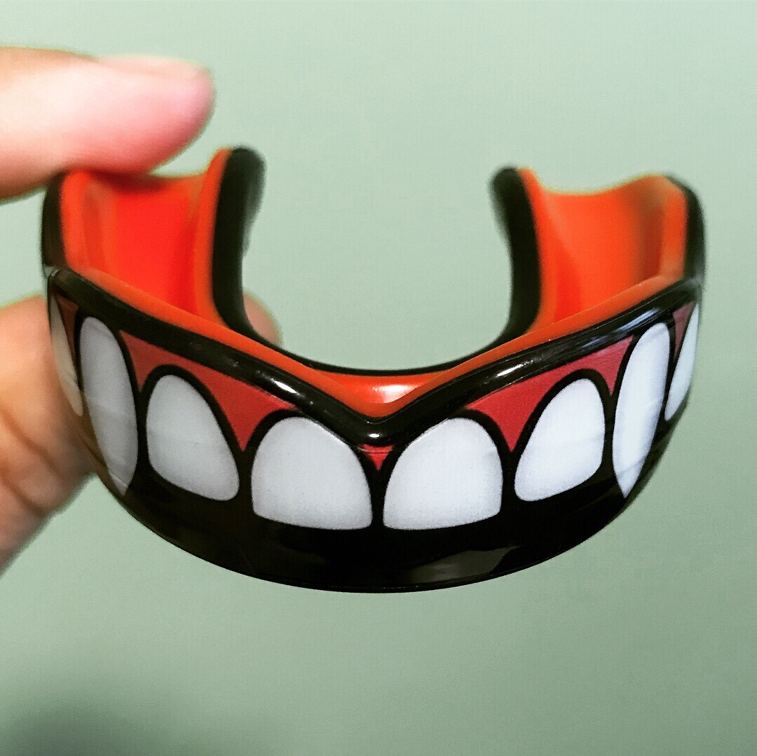 Oral Mart MMA Boxing BJJ Karate Football Mouth Guard (Vampire Fangs, Strapless)