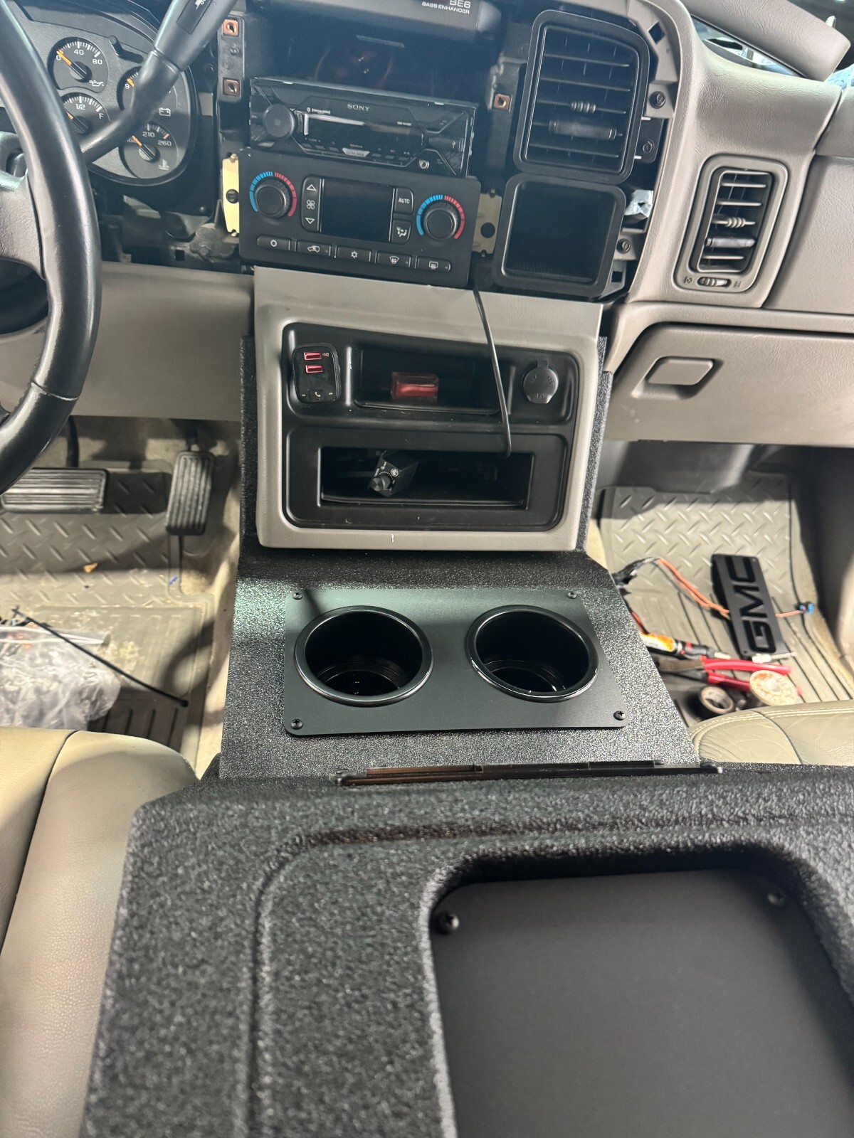 Chevy Silverado Gmc Sierra 03-06 Center Console Subwoofer Box For 1x12