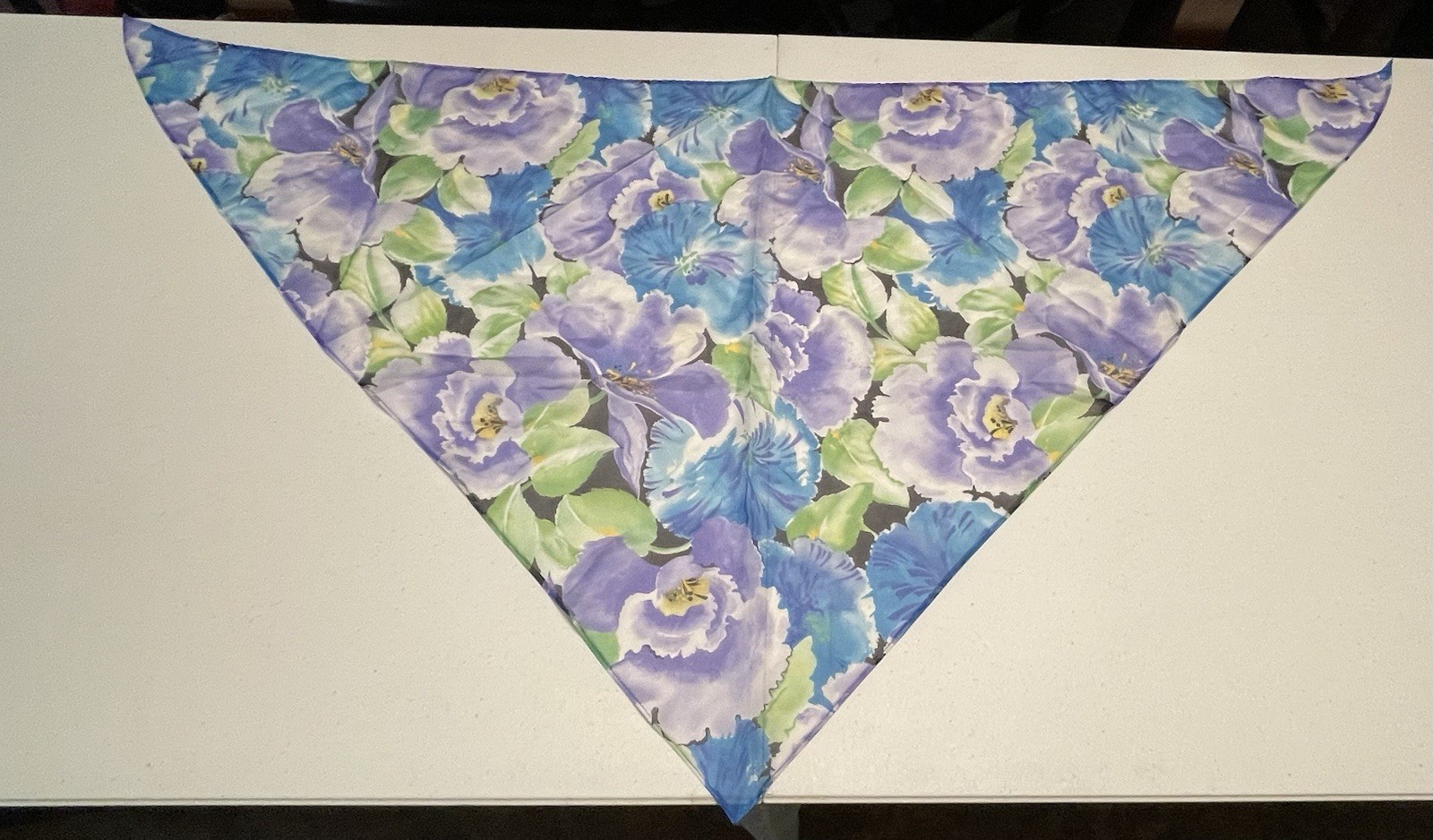 Vinta Headscarf Scarf 54” Silk Purple Floral Triangular Wrap 70s Midcentury MCM