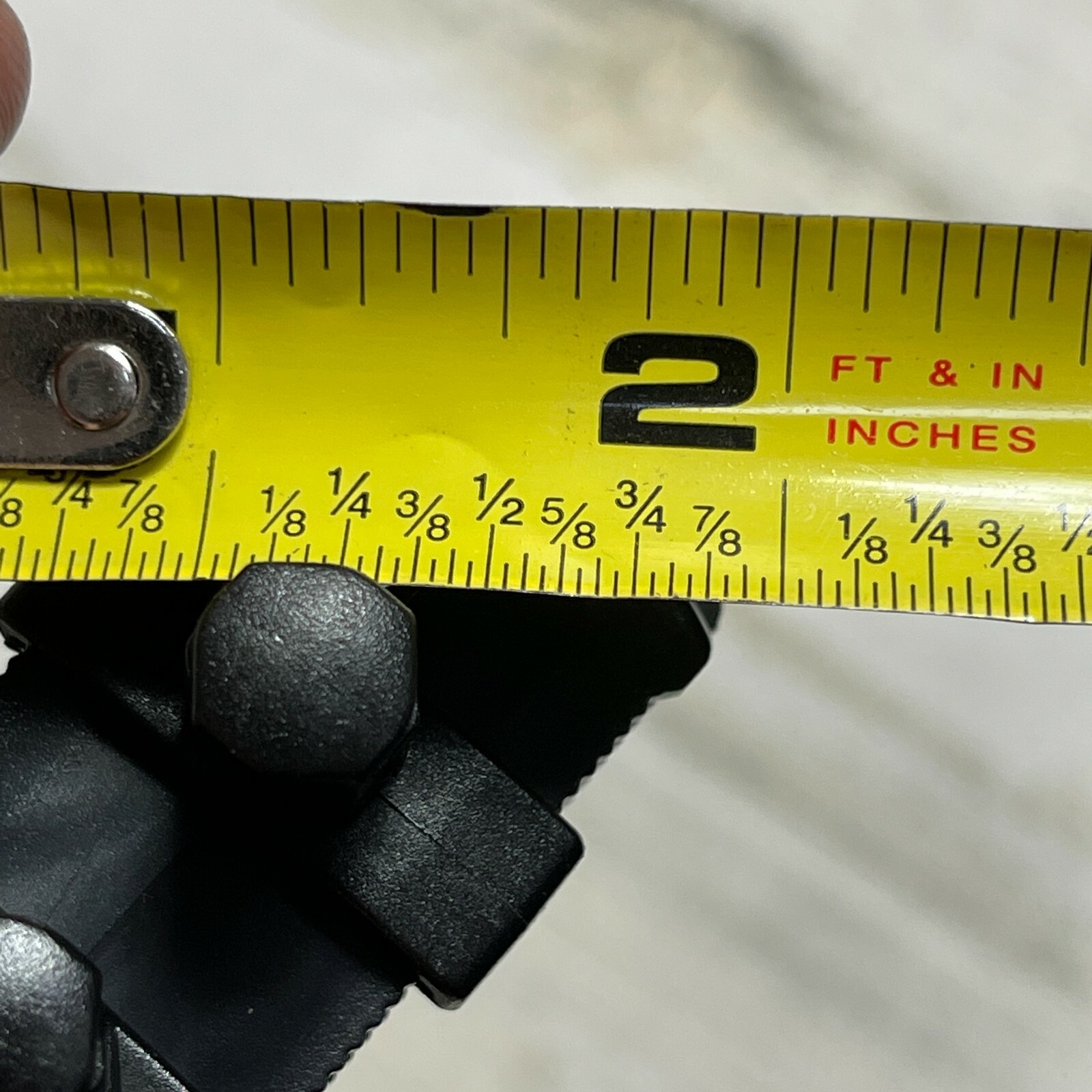 Ernst 3/8" Drive 13" Socket Organizer Rail with 14 Twist Lock Clips - Black