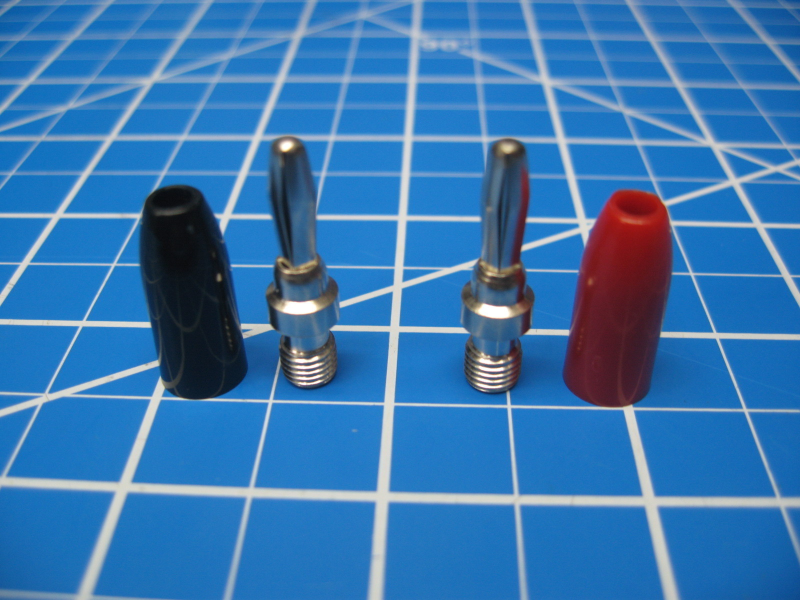 Johnson Cinch - Banana Plug - .166"/4MM Diameter - solder type -1 Pair Red/Black