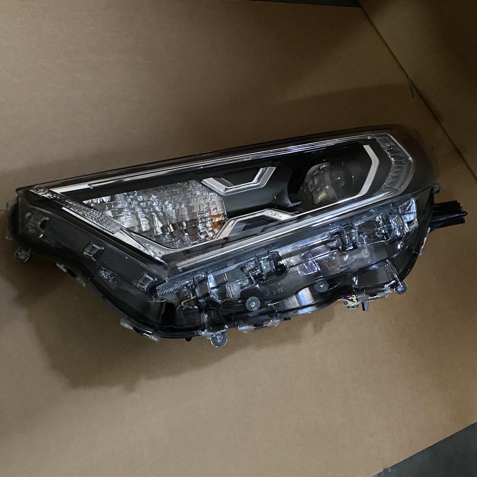 Front LED Projector Headlight Replacement For 2019 2023 Toyota RAV4 Hybrid Pair