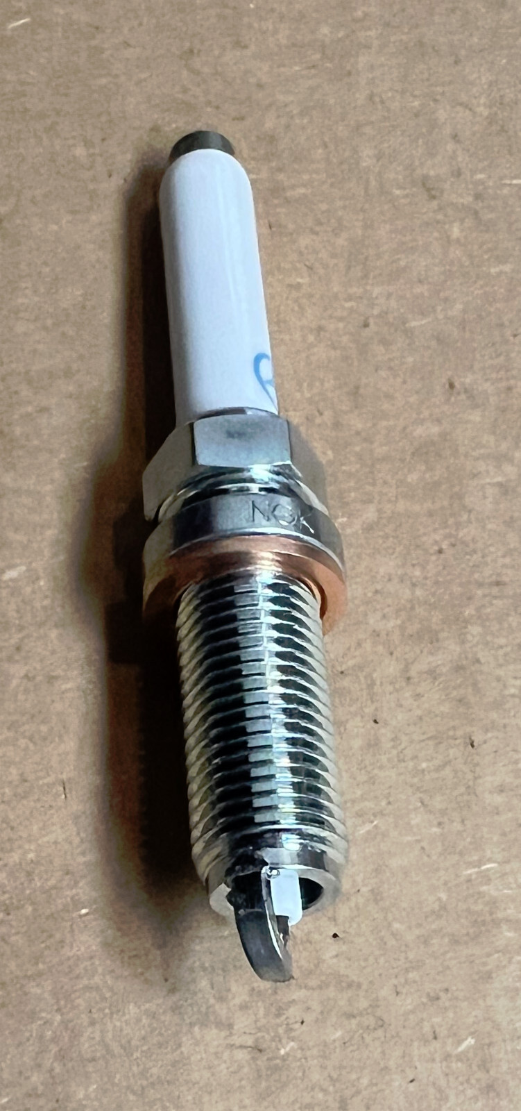 New Genuine OEM Mercedes A 270 159 06 00 - Set of 6 Spark Plugs ** SHIPS FREE