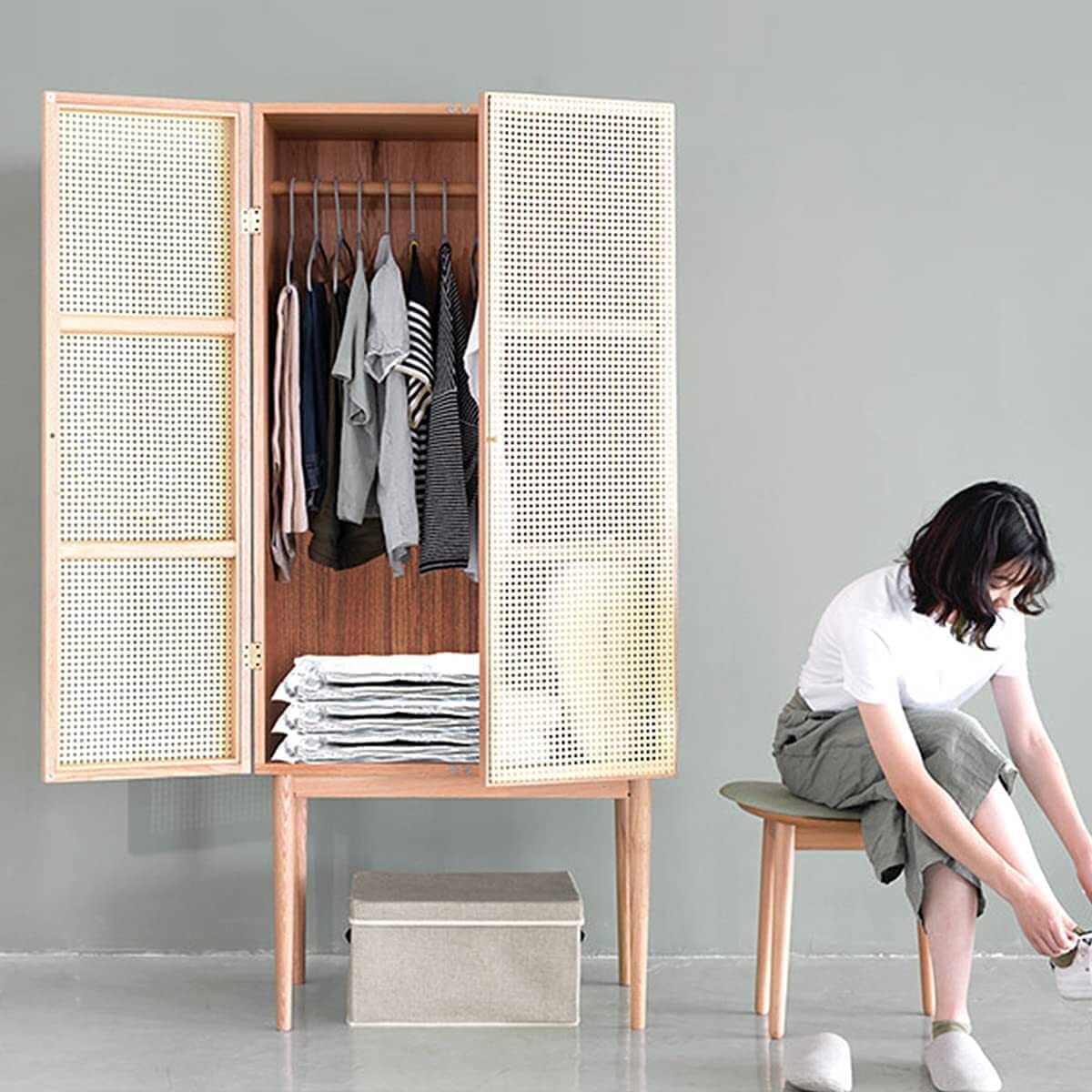 12Pcs Vacuum Storage Bags - 2 Jumbo, 5 Large, 5 Medium - Space Saver+Hand Pump