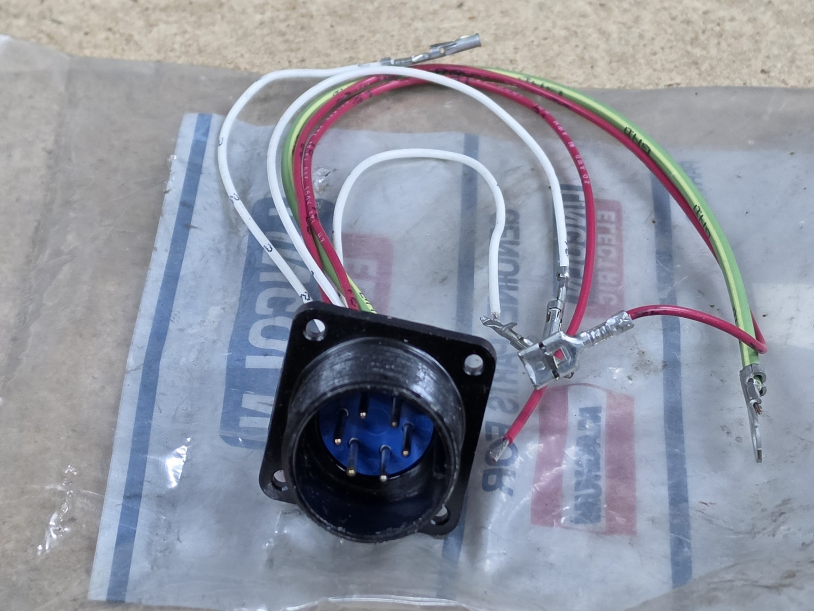 S13100–100 Trigger Receptacle 6 Pin New | Lincoln Welder Part