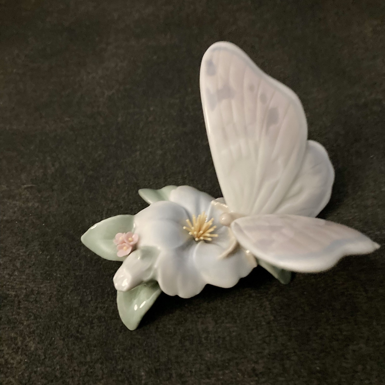 LLADRO Butterfly Figurine #06330 "Refreshing Pause" New in Box