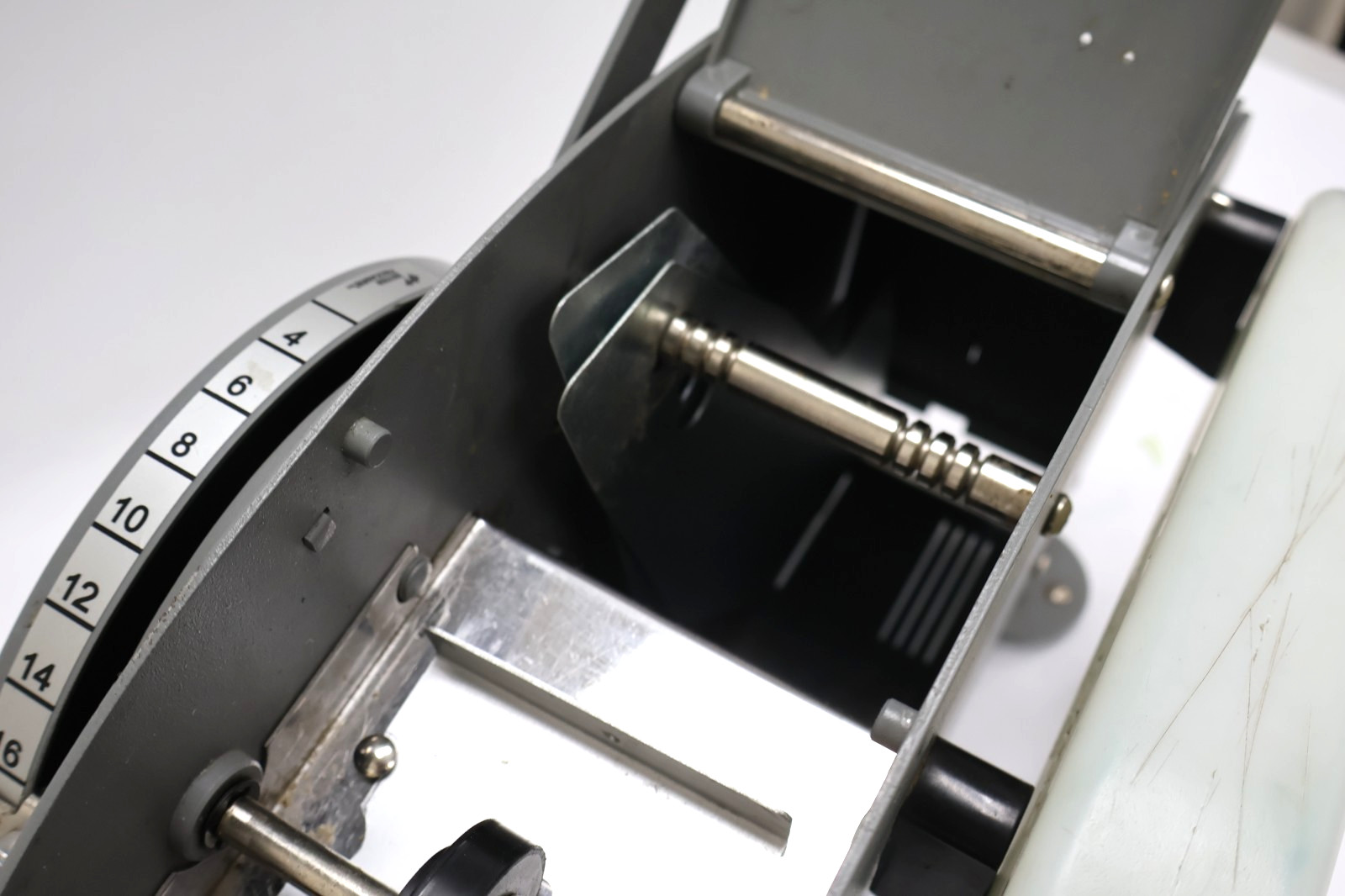 Better Pack 333Plus Manual Kraft Gummed Tape Dispenser Sealing