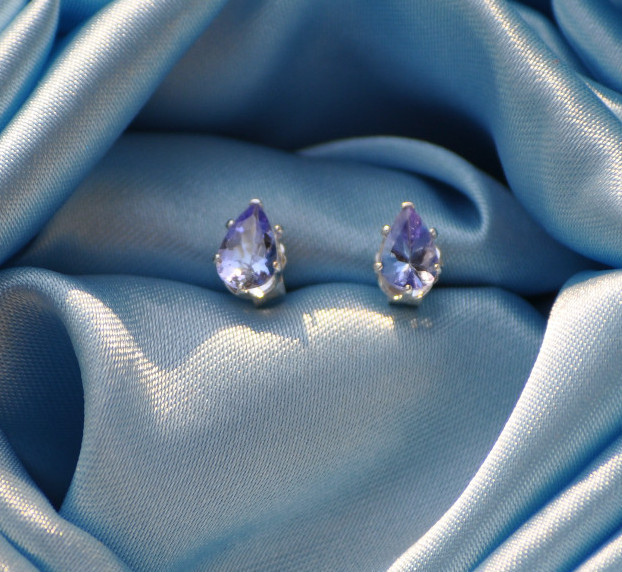 ONE PAIR 6mm x 4mm PEAR SHAPED TANZANITE .925 STERLING SILVER STUDS