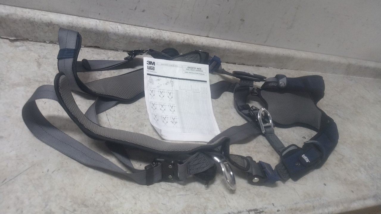 3M DBI-Sala 1140123 Size L 420 Lb Weight Cap Full Body Harness