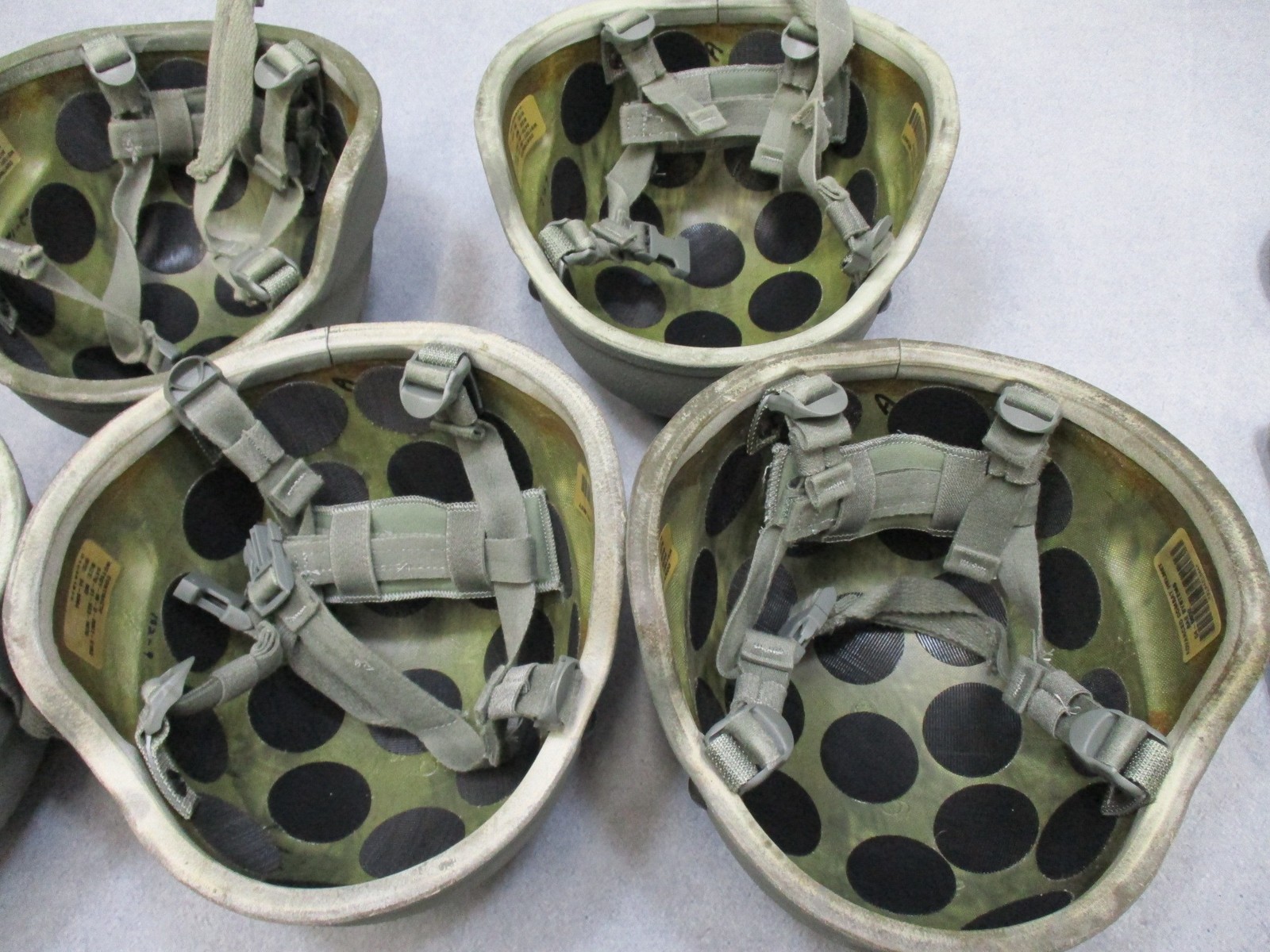 ACH Advanced Combat Helmet Size Medium Foliage Green w/ Pads Chinstrap Ballistic