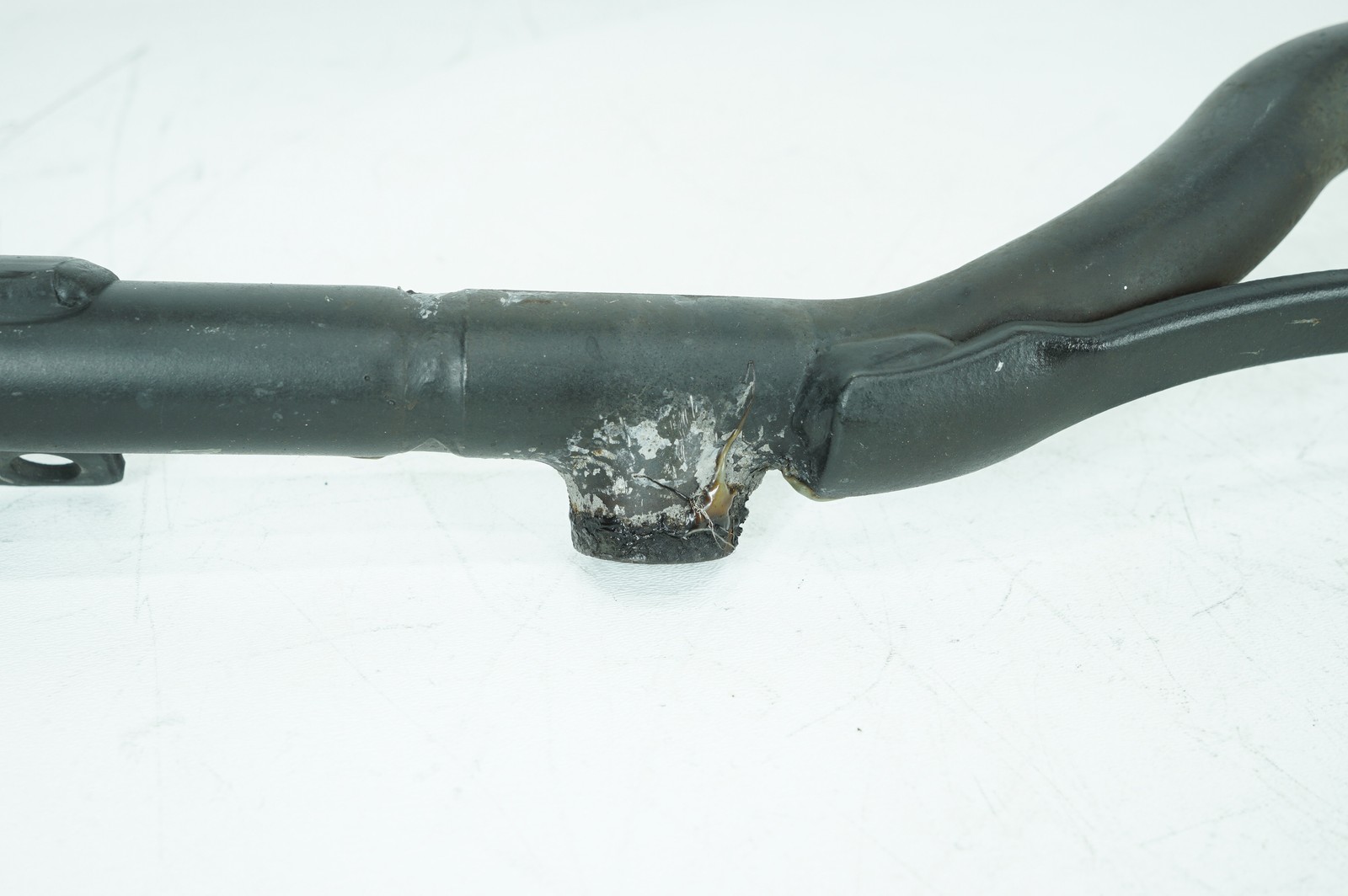 09 Harley Sportster XL1200C OEM Exhaust Muffler Interconnect Bracket Support Bar