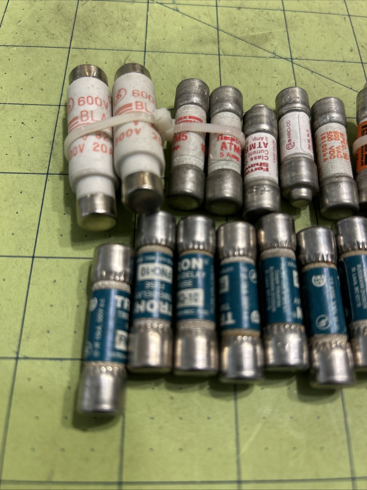 24 Assorted Small Fuses Ferraz Shawmut Amp Trap Tron And Fusetron