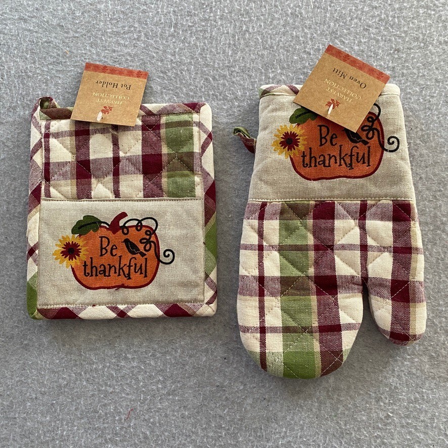 Fall Kitchen Towel Oven Mitt & Pot Holder Set of 4 Green Plaid Pumpkin NWT