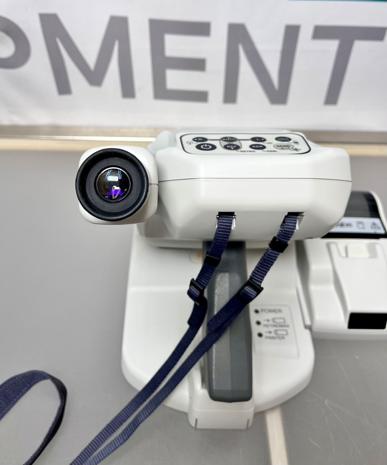 Righton Retinomax K-Plus 5 Handheld Auto Ref/ Keratometer with Charging Station