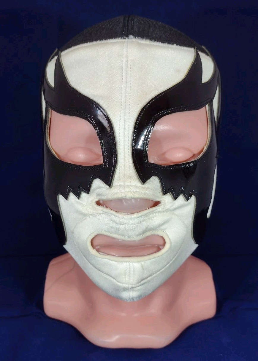 Universo 2000. CMLL, AAA. Professional Mask in White and Black...