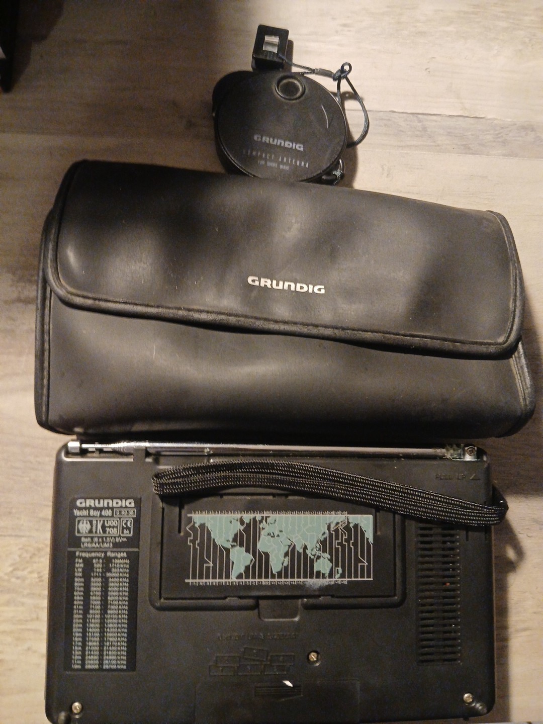 Grundig Yacht Boy 400 FM AM MW Short Wave Portable World Radio