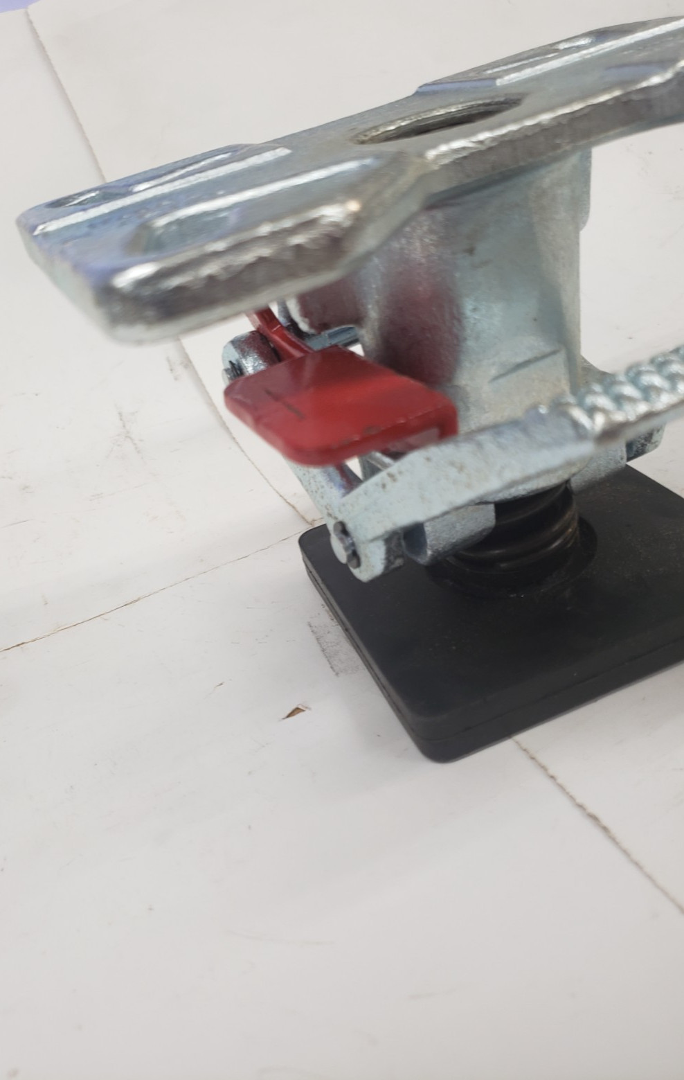 Global Industrial Vestil FL-ADJ-46 Adjustable Height Floor Lock