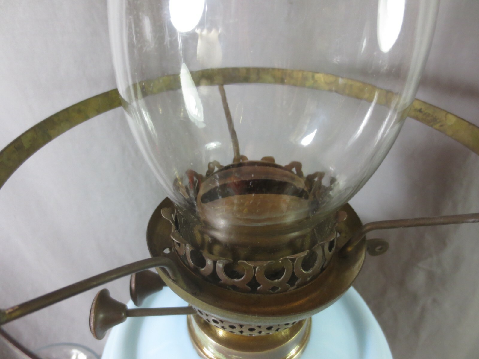 ANTIQUE DUPLEX OIL LAMP AND PATTERNED GLASS OIL LAMP SHADE