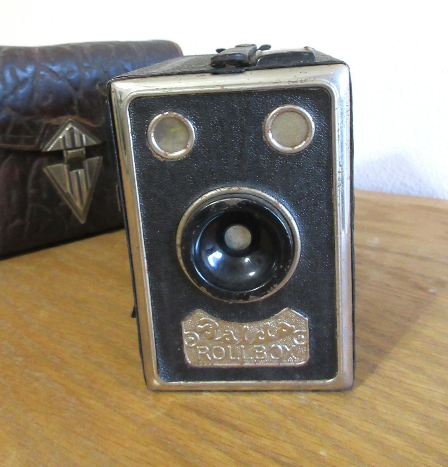 (O) Balda Rollbox Camera w/ Leather Case and Remote Cable Thread, 1930s