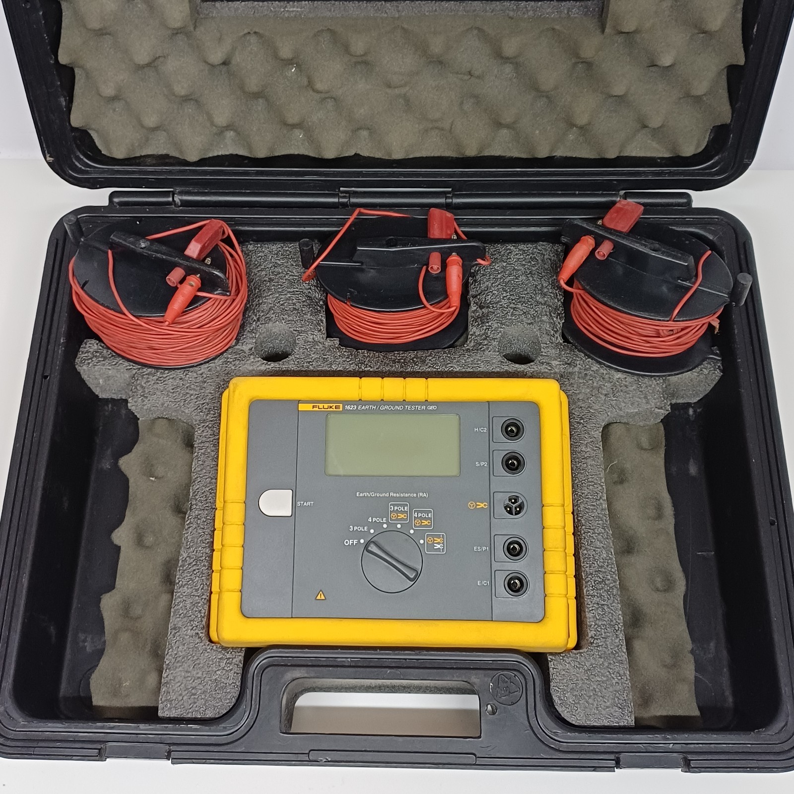 Fluke 1623 Earth Ground Resistance Tester Kit GEO w/ Leads & Case