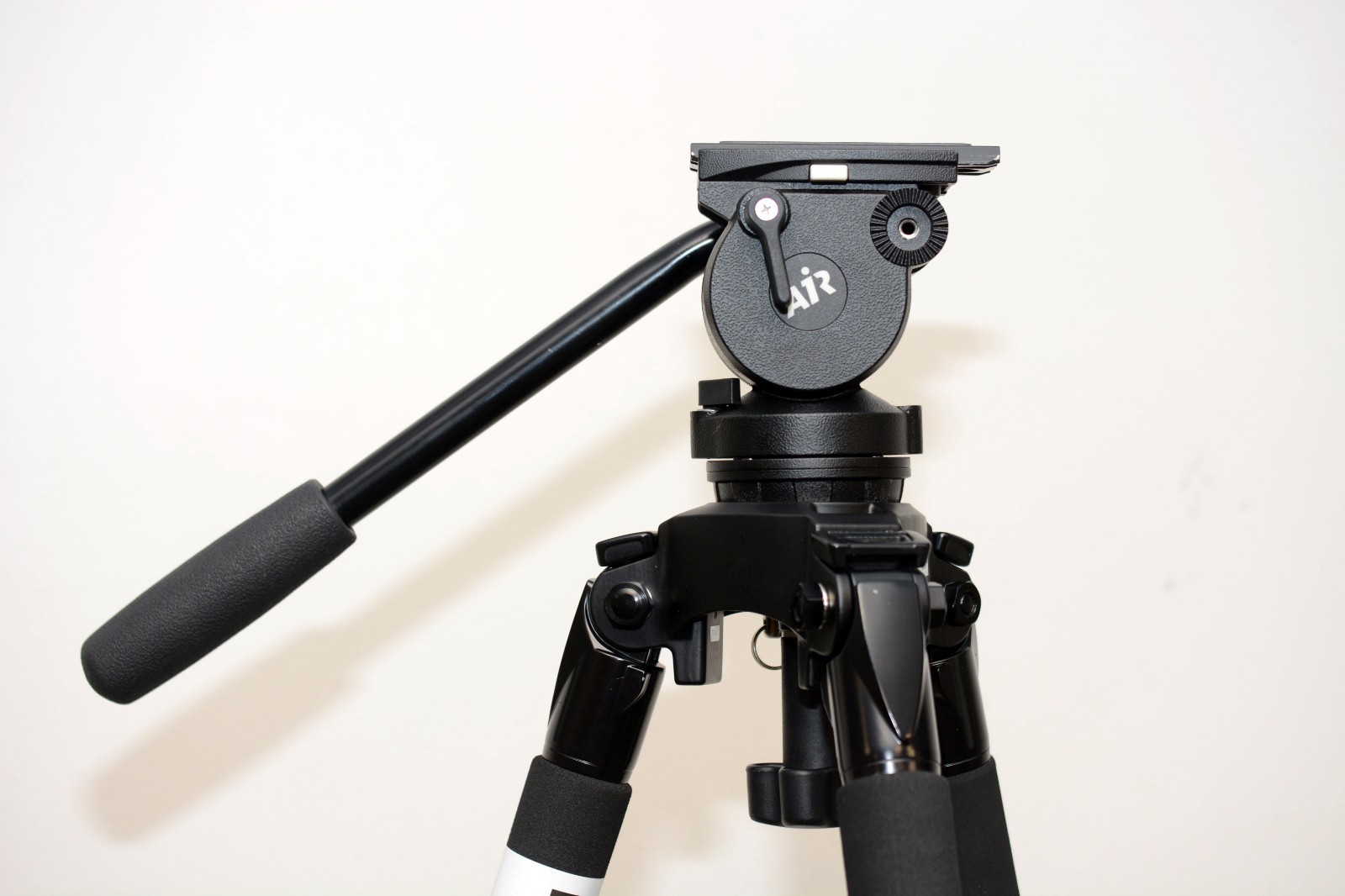 MILLER AIR TRIPOD SYSTEM