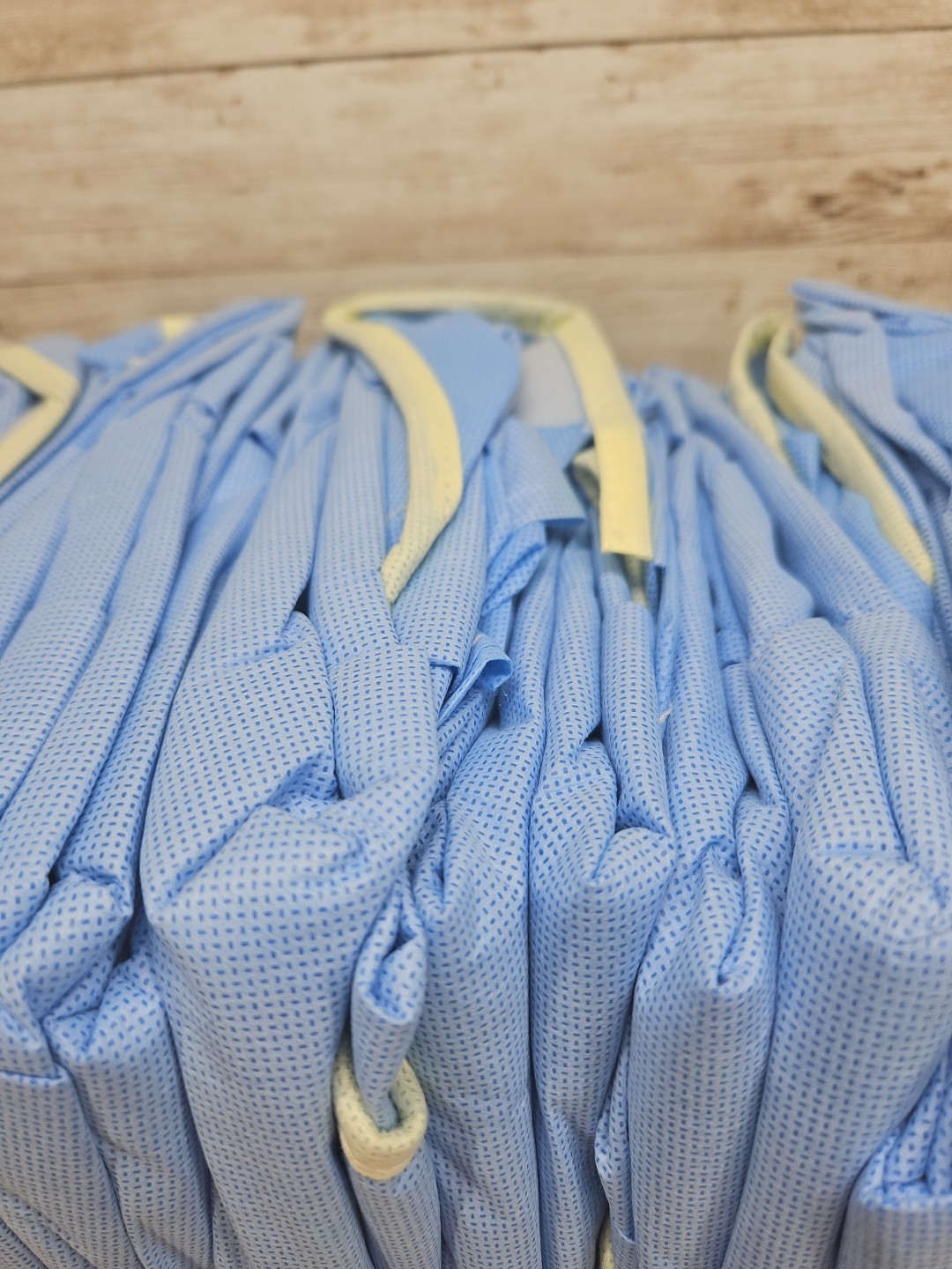 Halyard Surgical Gown Ultra With Polypropylene Fabric Size: LARGE *12-Pieces*