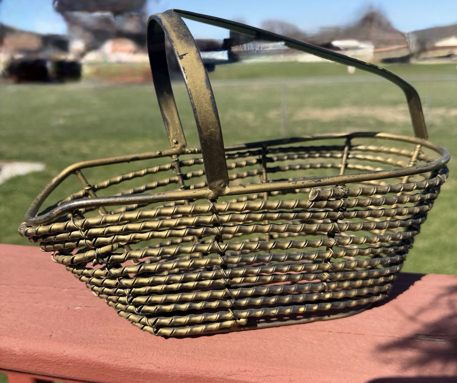 French Brass Finish Metal Twisted Or Rope Texture Wine Bottle Caddy 10.5”L