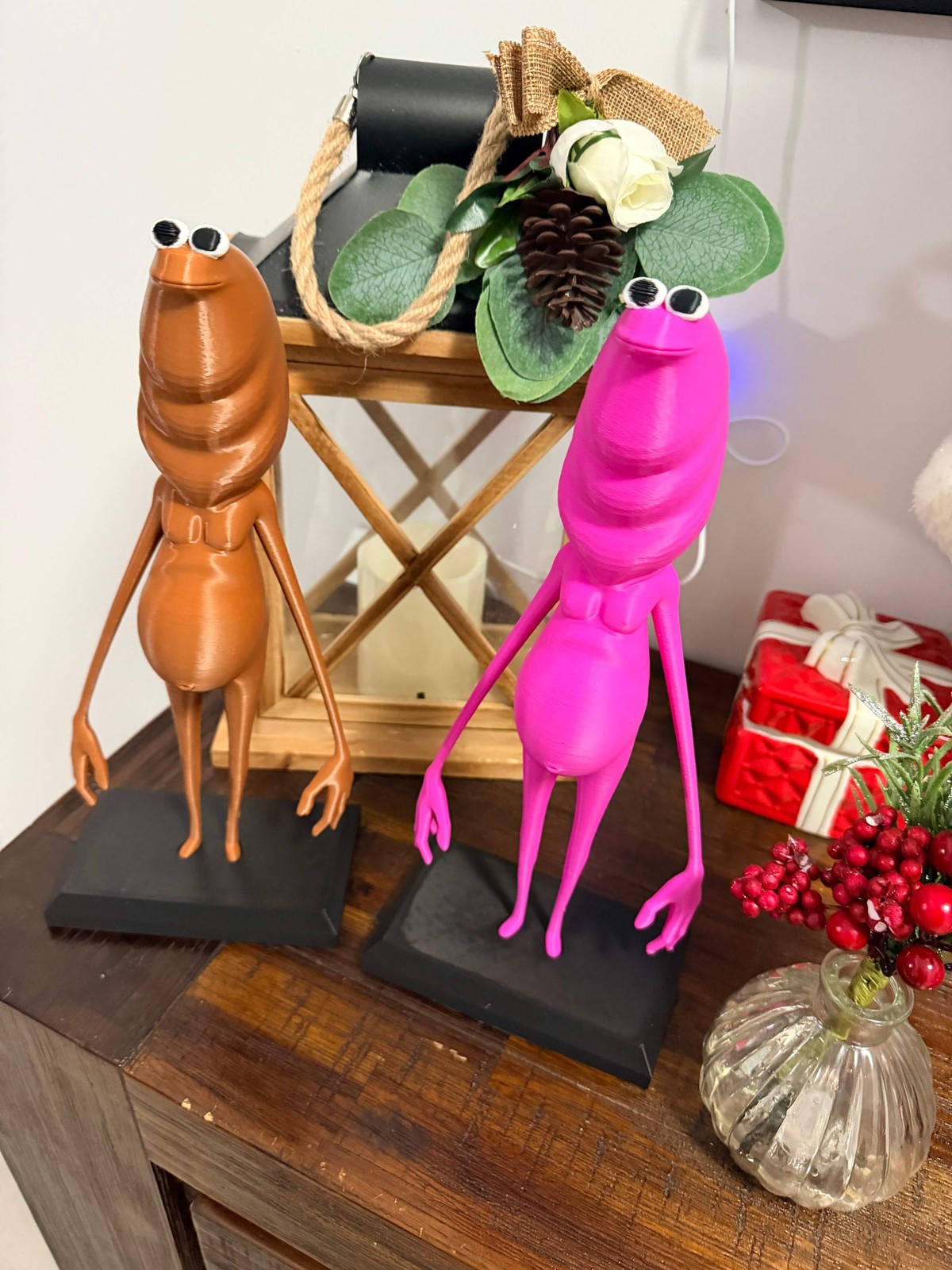 🐛 Marcus the Worm – Figurine - With Stand (Super Size)