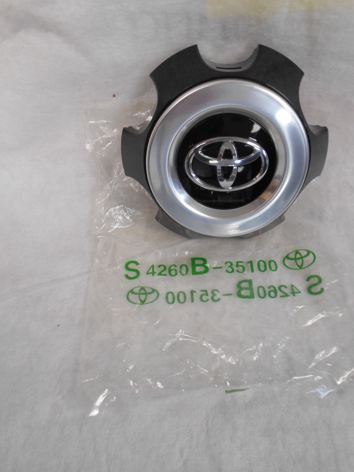 2016-2024 Toyota 4Runner center cap Brand NEW black OEM