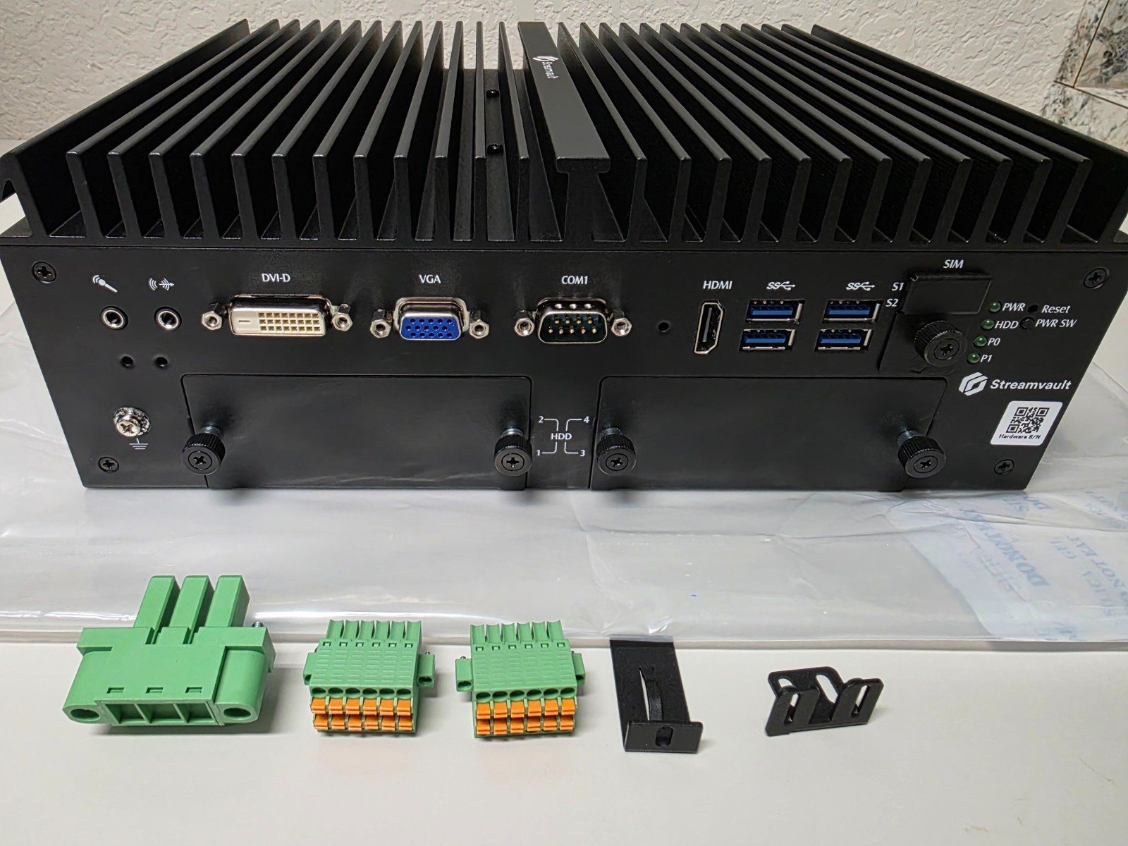 STREAMVAULT Axiomtek UST500-517-FL Embedded Computer 16 PoE Gigabit 16gb Ram i7